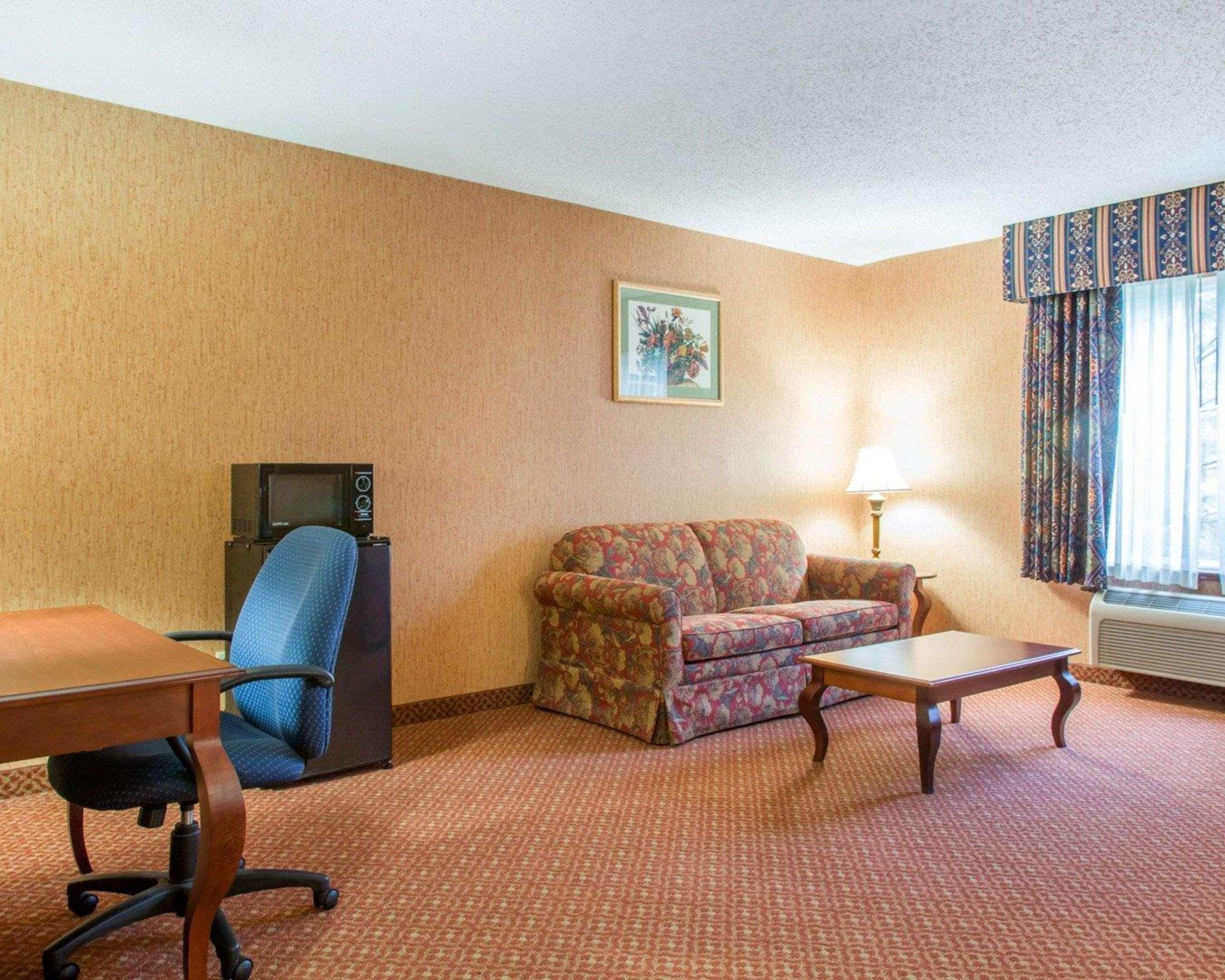Quality Inn & Suites Meriden Exterior photo